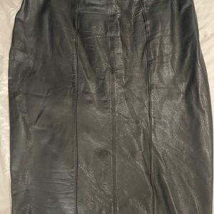 Black leather pencil skirt. Size XL